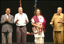 Begum Barve - Marathi Play By Satish Alekar